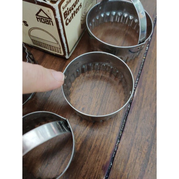 Set of 4 Vintage 1980 Hoan Scalloped Edge Biscuit Cutters W Box Read - Picture 2 of 5